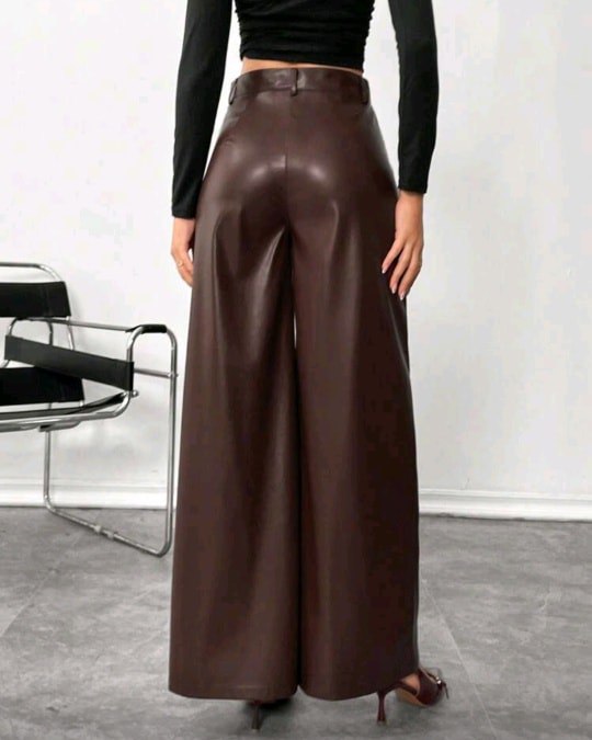 شلوار چرم زنانه